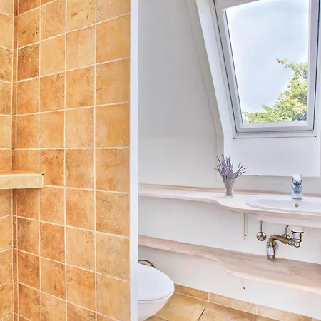 8 Bedroom Beautiful In