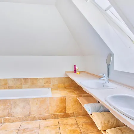 8 Bedroom Beautiful In