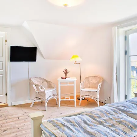 8 Bedroom Beautiful In