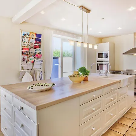 8 Bedroom Beautiful In Vakantiehuis *