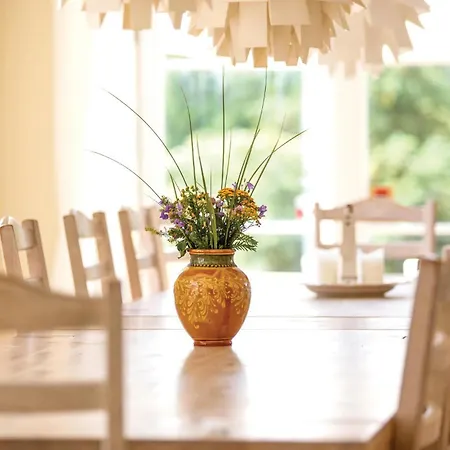 Vakantiehuis 8 Bedroom Beautiful In *