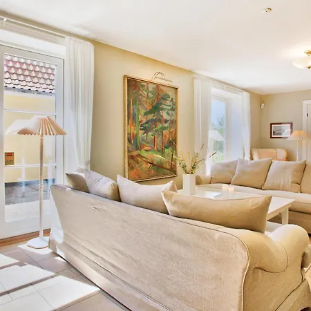8 Bedroom Beautiful In