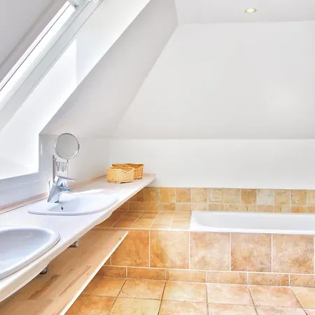 8 Bedroom Beautiful In